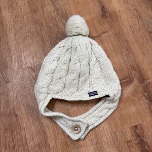 Patagonia women’s wool Cream Knit Pom-Pom Hat beanie